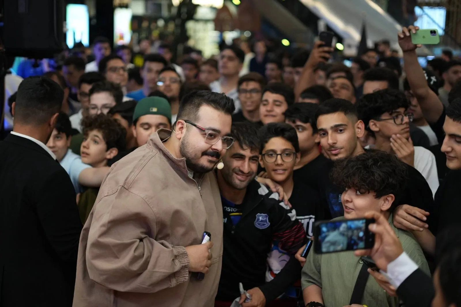 عکس با تماشاچی‌ها در گیم بتل دیجی‌کالا